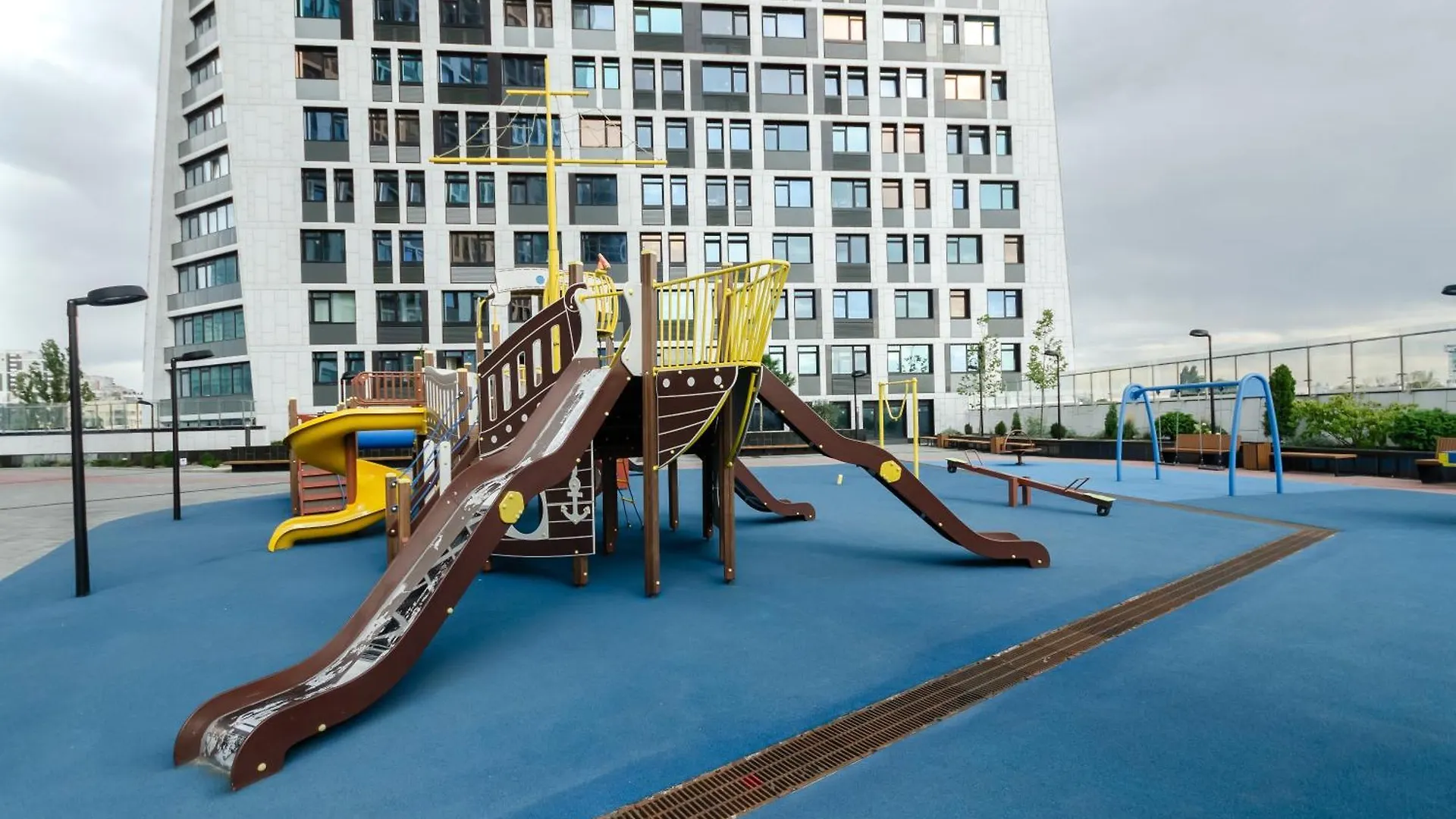 Petrovdom 13-92-433-267-196-433 Luxury Living In Rc Manhattan Kiev Oekraïne