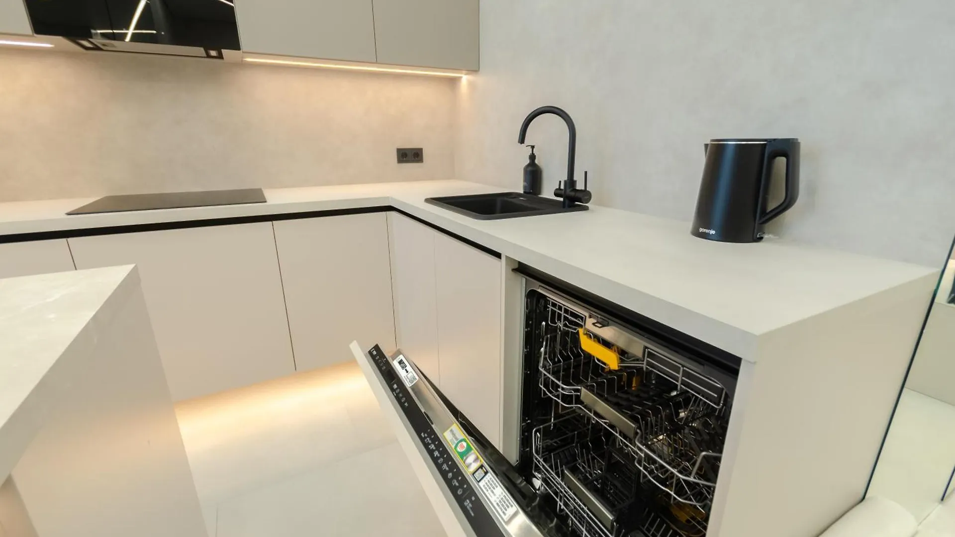 Petrovdom 13-92-433-267-196-433 Luxury Living In Rc Manhattan Kiev