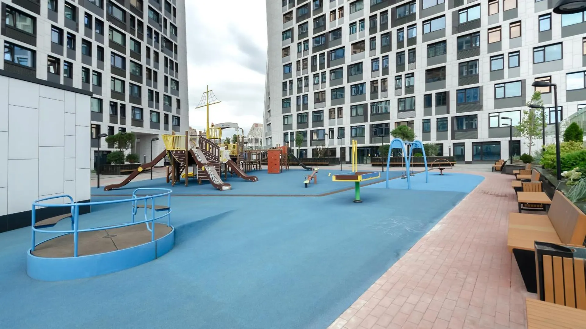Petrovdom 13-92-433-267-196-433 Luxury Living In Rc Manhattan Kiev