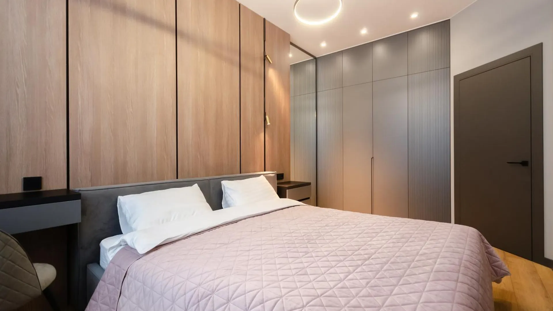 Petrovdom 13-92-433-267-196-433 Luxury Living In Rc Manhattan Kiev