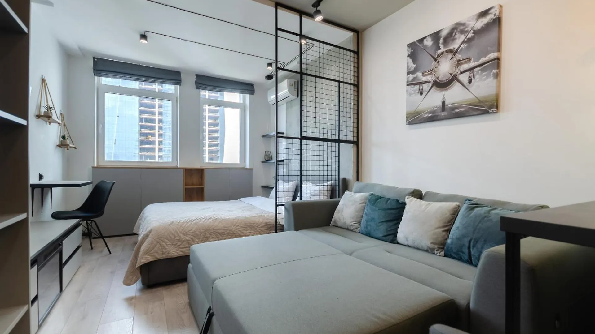 Petrovdom 13-92-433-267-196-433 Luxury Living In Rc Manhattan Kiev 0*,  Ukraina