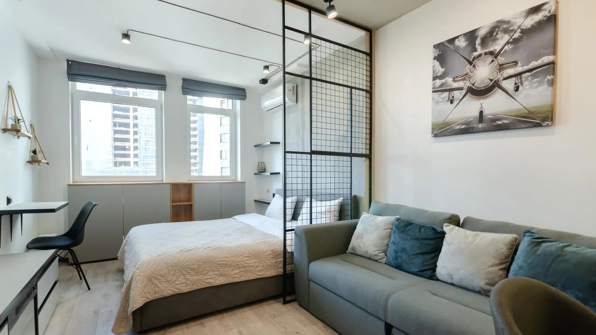 Petrovdom 13-92-433-267-196-433 Luxury Living In Rc Manhattan Kiev 0*,  Ukraina