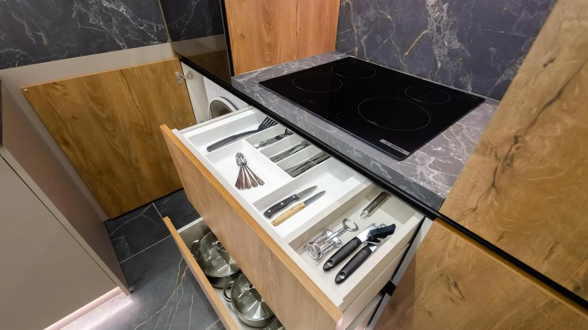 קייב Petrovdom 13-92-433-267-196-433 Luxury Living In Rc Manhattan 0*,  אוקראינה