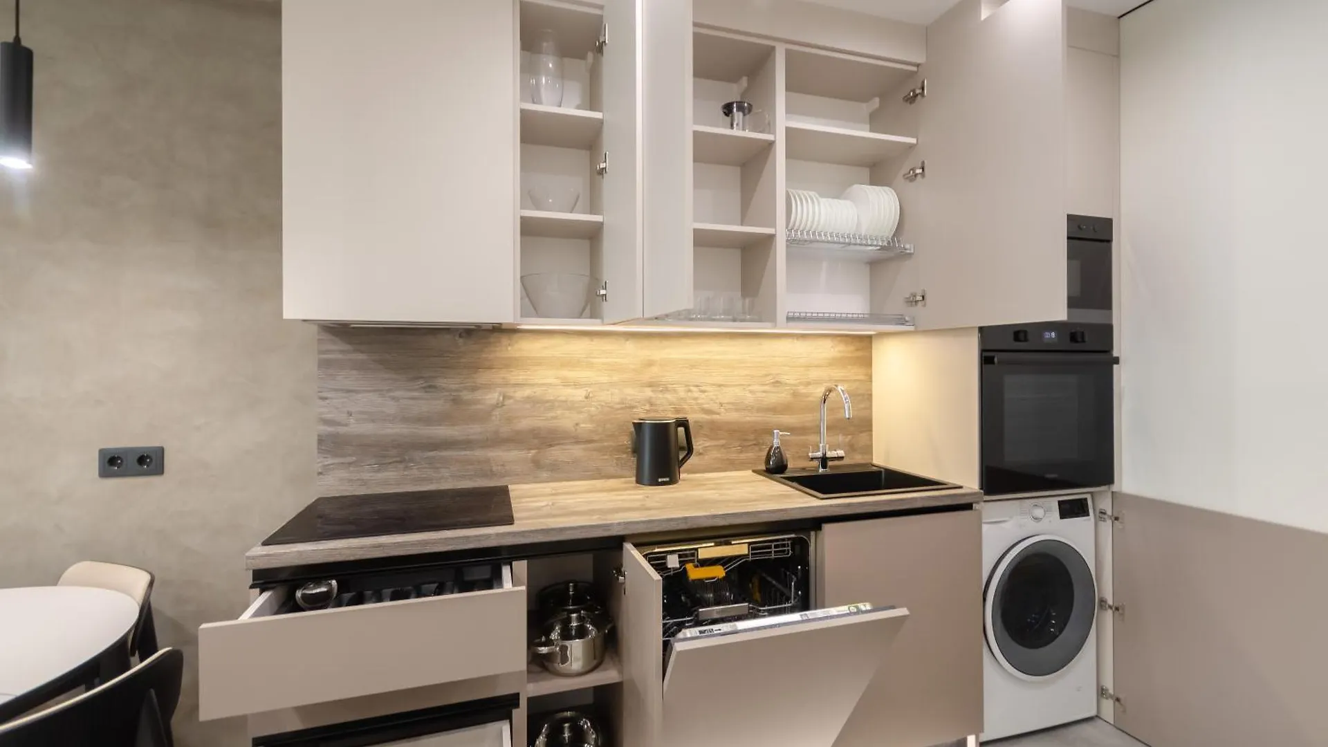 קייב Petrovdom 13-92-433-267-196-433 Luxury Living In Rc Manhattan